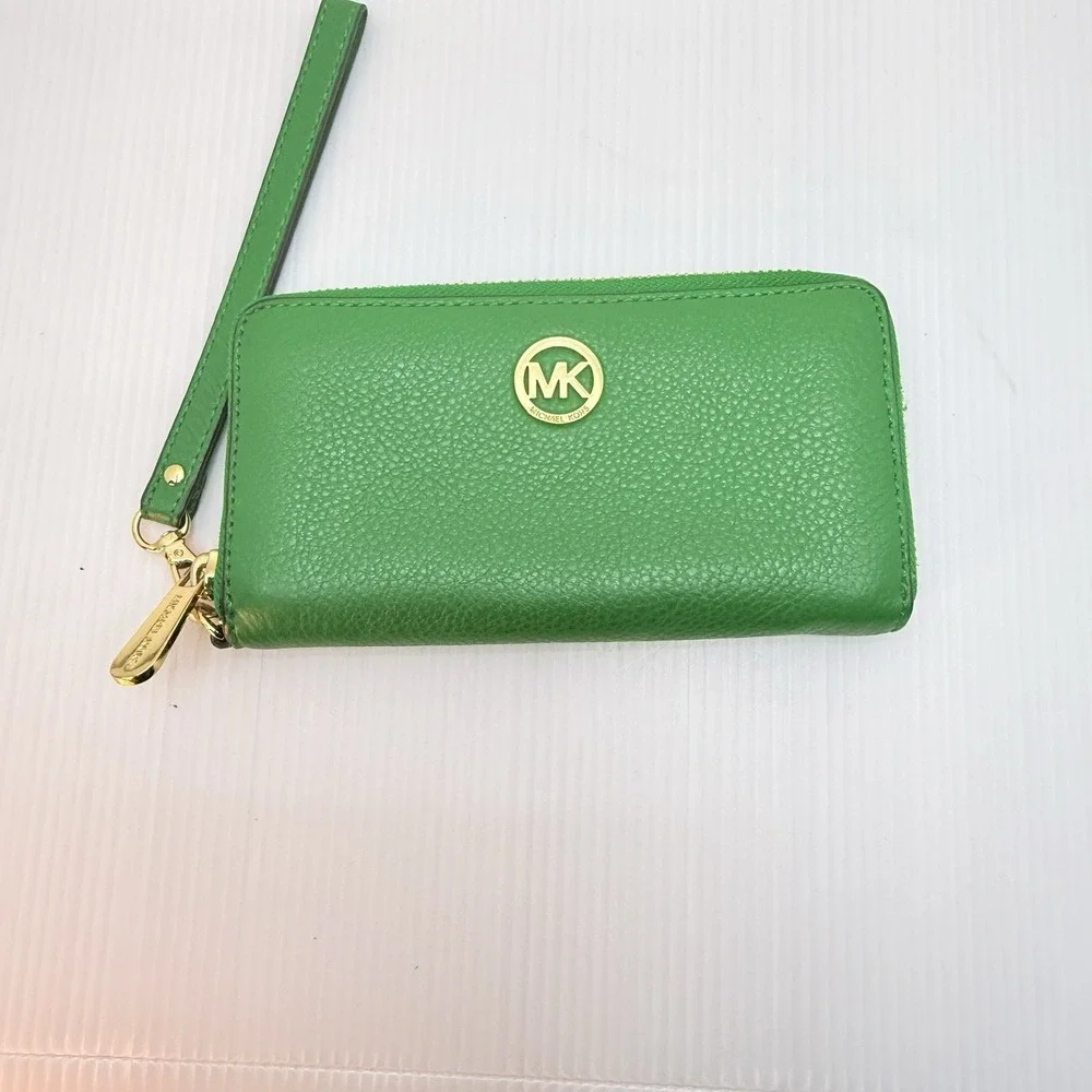 Y2K Michael Kors Jet Set Travel Green Pebbled Leather Wristlet Wallet Gold Zip